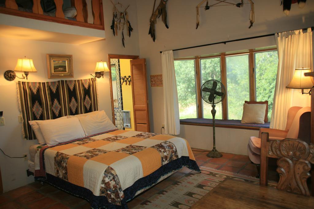 Spirit Tree Inn B&B Patagonia Екстериор снимка